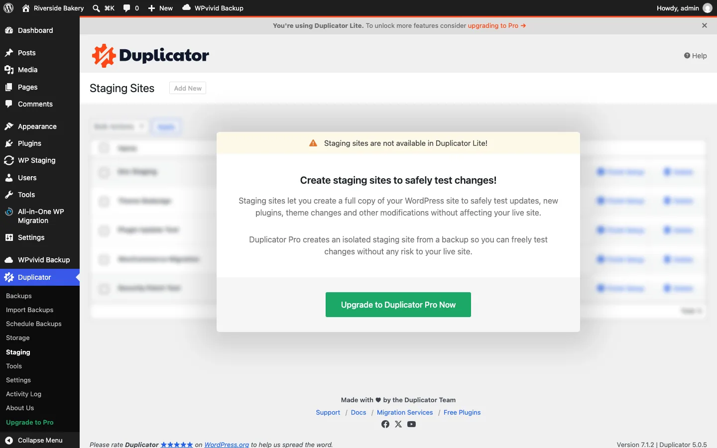 Duplicator Lite Staging Sites page with a message saying staging sites are not available in Duplicator Lite and an Upgrade to Duplicator Pro button